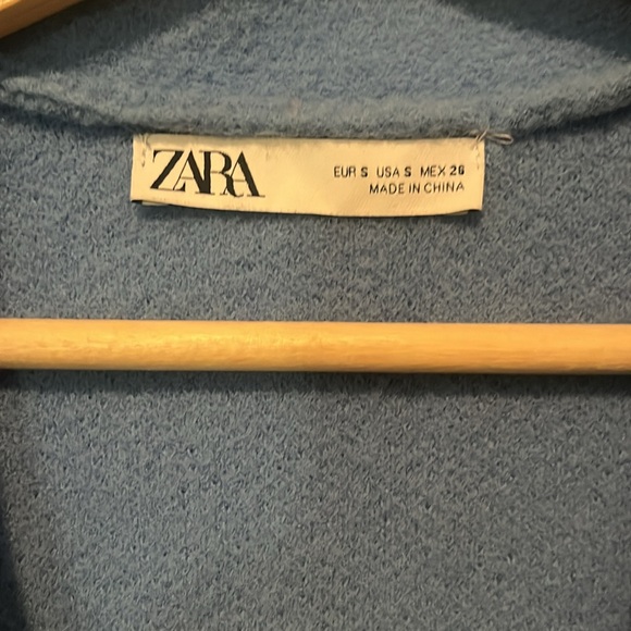 Zara vest (or sleeveless sweater) with jewel buttons - Picture 3 of 4